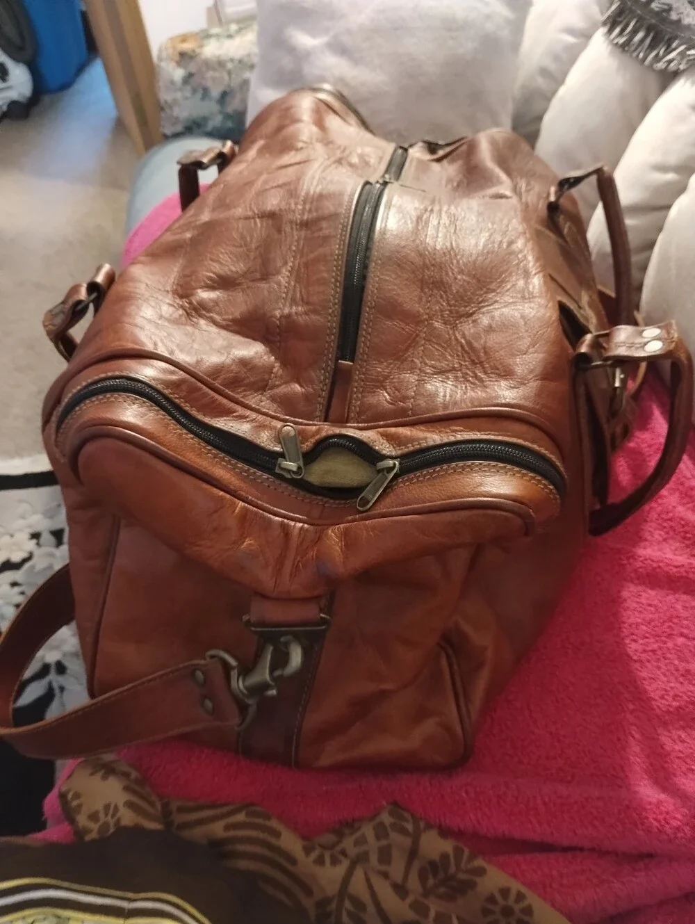 Komalas LeatherMens Duffle Bag With Shoulder Strap Sz 11 By 22